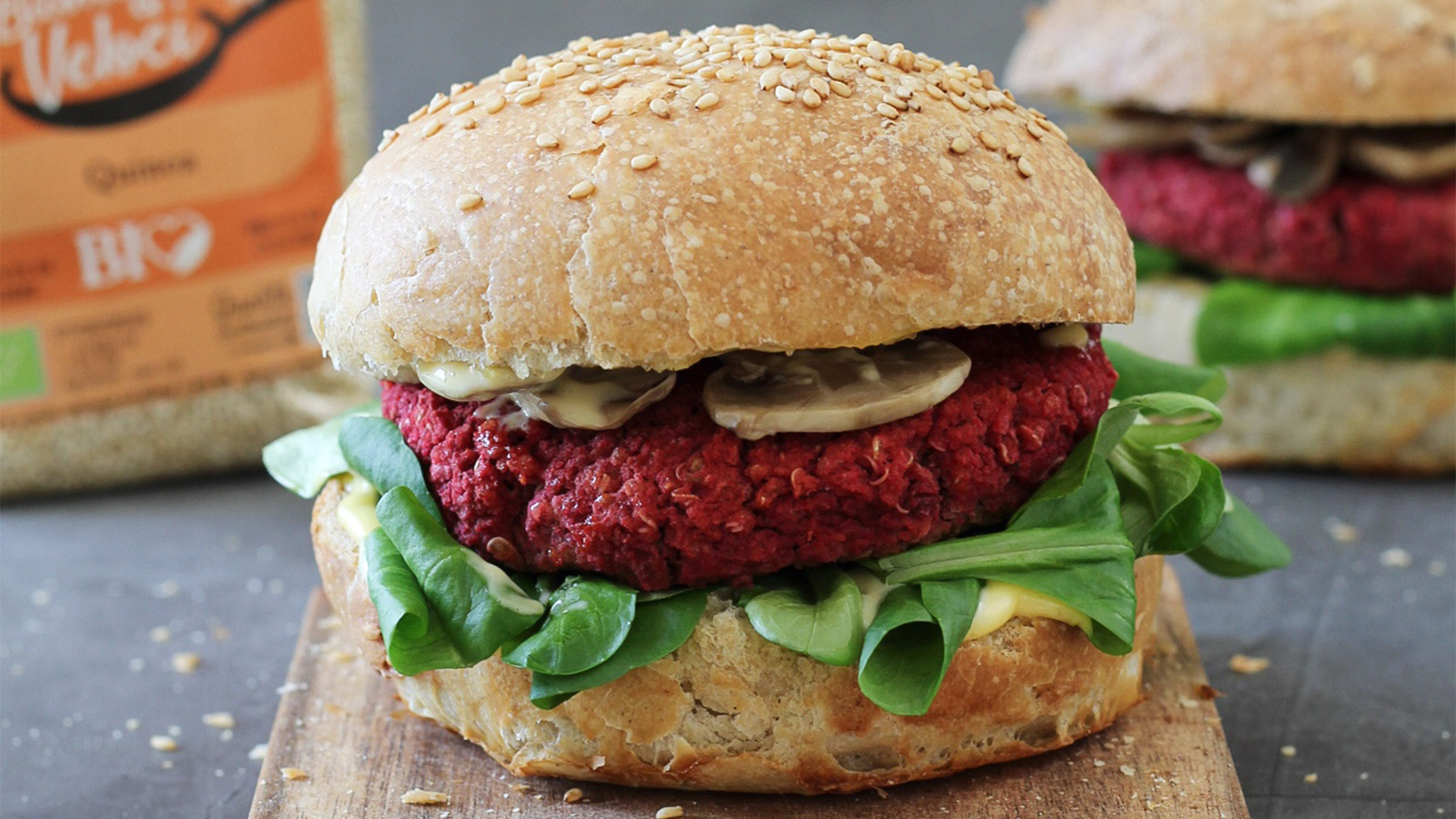 Burger di ceci, quinoa e barbabietola